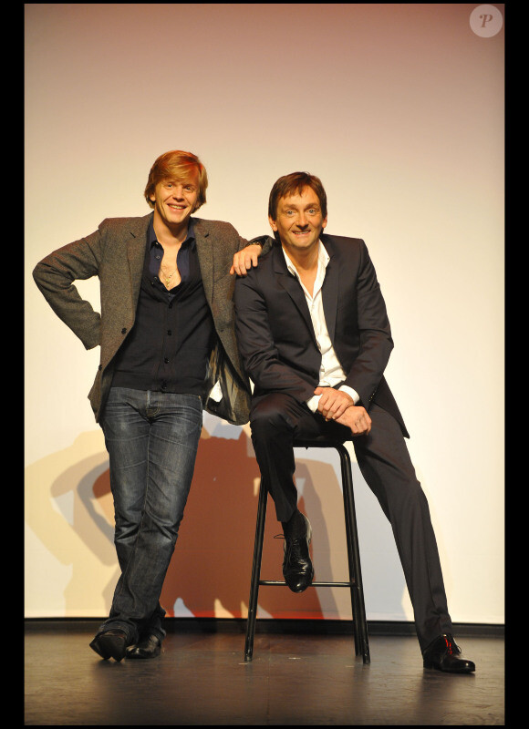 Pierre Palmade en plein filage de son spectacle "J'ai jamais été aussi vieux", ici avec son metteur en scène Alex Lutz (6 octobre 2010 à Paris)