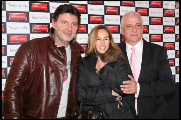 Philippe Lellouche et Vanessa Demouy, en compagnie du directeur de Veneta Cucine, à la soirée "Veneta Cucine fait son cinéma", à Paris. 14/10/2010