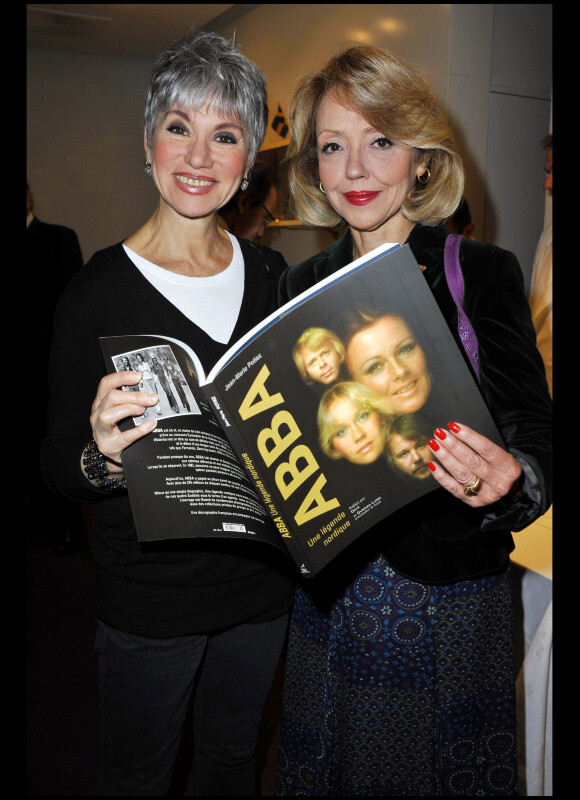 Evelyne Dress et Corinne Le Poulain lors de la soirée pour le lancement du livre ABBA à Paris le 14 octobre 2010