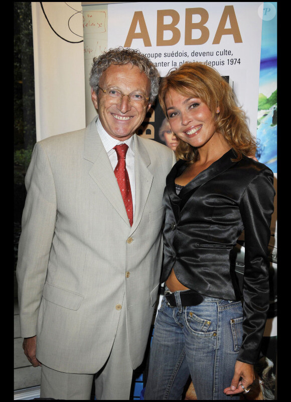 Nelson Monfort et Indra lors de la soirée pour le lancement du livre ABBA à Paris le 14 octobre 2010