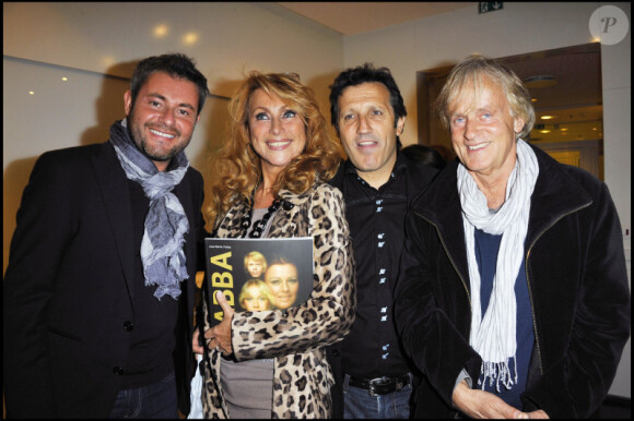 Jérome Anthony, Julie Piétri et Dave lors de la soirée pour le lancement du livre ABBA à Paris le 14 octobre 2010