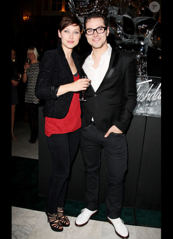 Matt Willis et sa femme Emma lors de l'after party de la présentation de la comédie musicale Flashdance à Londres le 14 octobre 2010