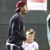 David Beckham et son fils Romeo viennent soutenir le petit Cruz, 5 ans, qui joue un match de foot à Santa Monica, samedi 9 octobre.