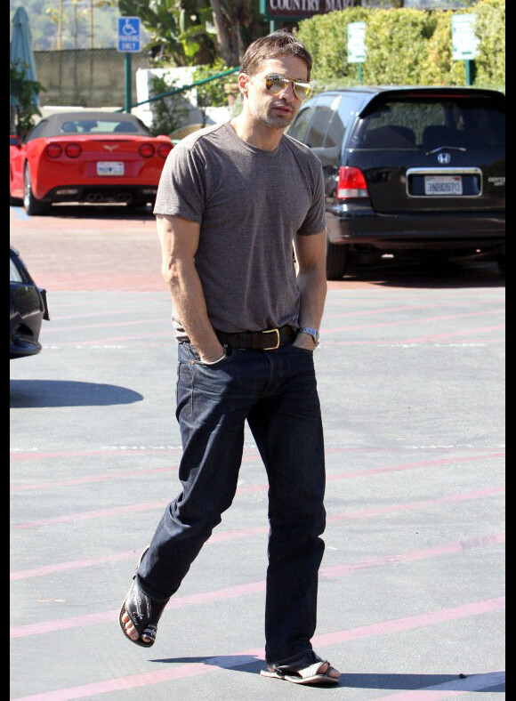 Olivier Martinez va déjeuner chez Halle Berry le 9 ocrobre 2010 à Malibu