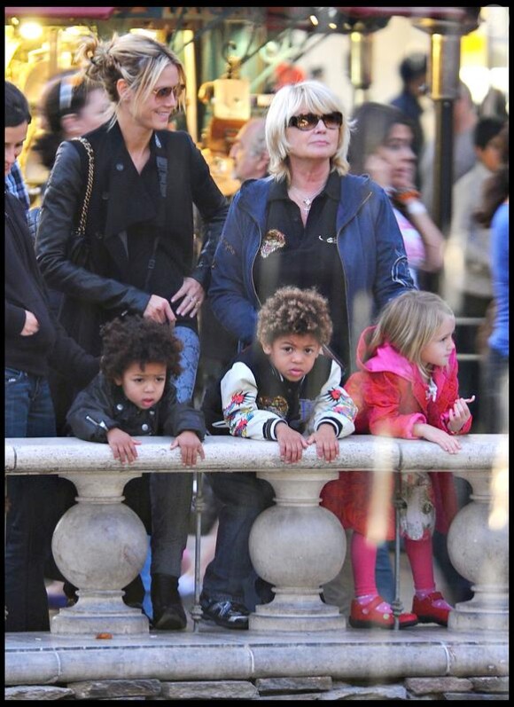 Heidi Klum avec sa mère et trois de ses enfants, Leni, Henry et Johan