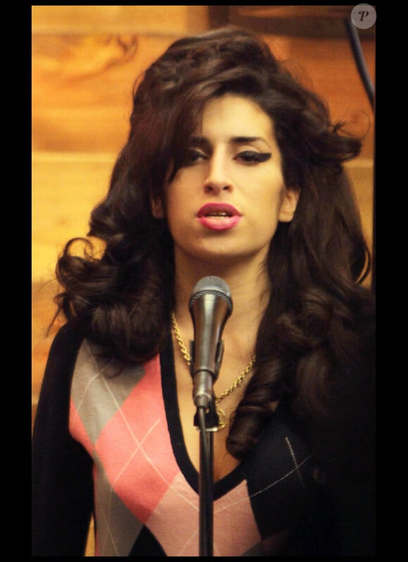 Amy Winehouse lors de l'ouverture de la nouvelle boutique Fred Perry Londres le 21/10/10