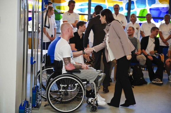Mary et Frederik de Danemark visitaient, le 26 octobre 2010, le centre de rééducation dédié aux blessés de guerre du conflit afghan au Rigshospitalet de Copenhague.