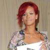 Rihanna signe les exemplaires de son livre à la librairie Barnes & Noble à New York, le 27 octobre 2010