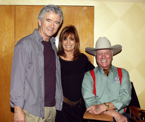 Patrick Duffy, Linda Gray, Larry Hagman présents à une expo sur "Dallas" (New-Jersey, 29 octobre 2010)