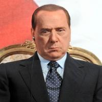 Silvio Berlusconi : encore un scandale avec une jeune femme... trop c'est trop ?