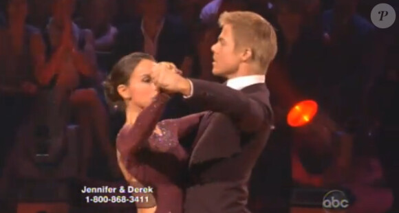 Jennifer Grey et Derek Hough dansent un tango dans Dancing with the stars