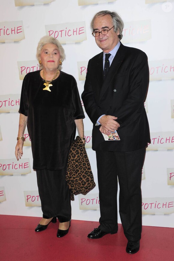 La baronne Philippine de Rotschild et Jean-Pierre de Beaumarchais, lors de l'avant-première de Potiche, au Gaumont Opéra, à Paris, le 2 novembre 2010.