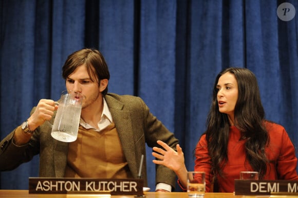 Demi Moore et Ashton Kutcher lors d'une conférence au quartier général de l'ONU à New York le 4 novembre 2010, pour le lancement d'un plan d'action contre le trafic sexuel et le travail forcé