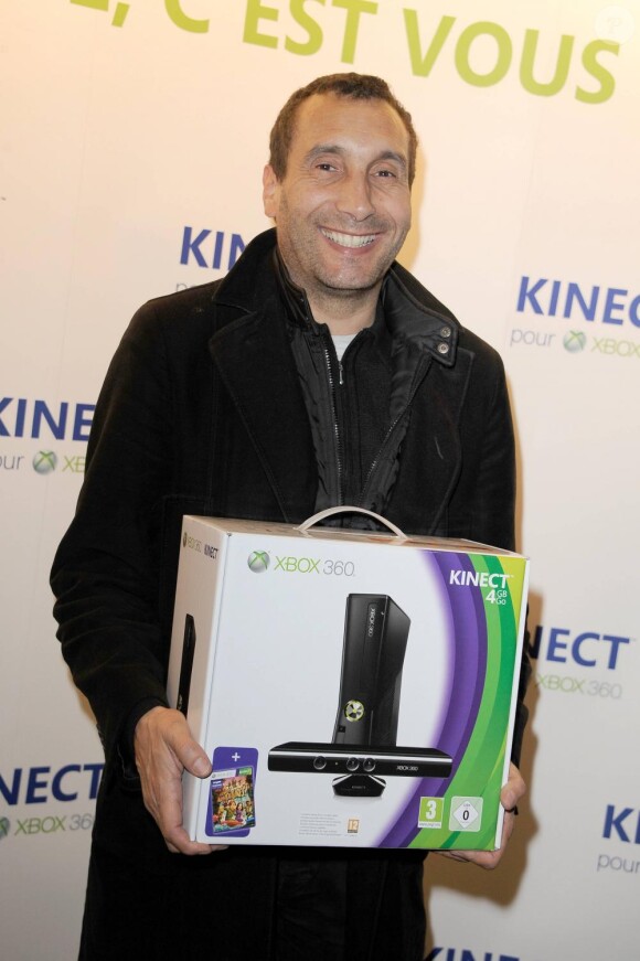 Zinedine Soualem lors de la soirée de lancement de la nouvelle console Kinect pour Xbox 360, au VIP Room à Paris le 9 novembre 2010