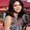 Selena Gomez est invitée dans l'émission Extra, animée par Mario Lopez, mardi 9 novembre. Elle vient faire la promotion de son nouvel album, A year without rain.