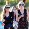 Lindsay Lohan se balade dans les allées de Betty Ford, son centre de désintoxication, avant de recevoir la visite de deux amies, jeudi 11 novembre.