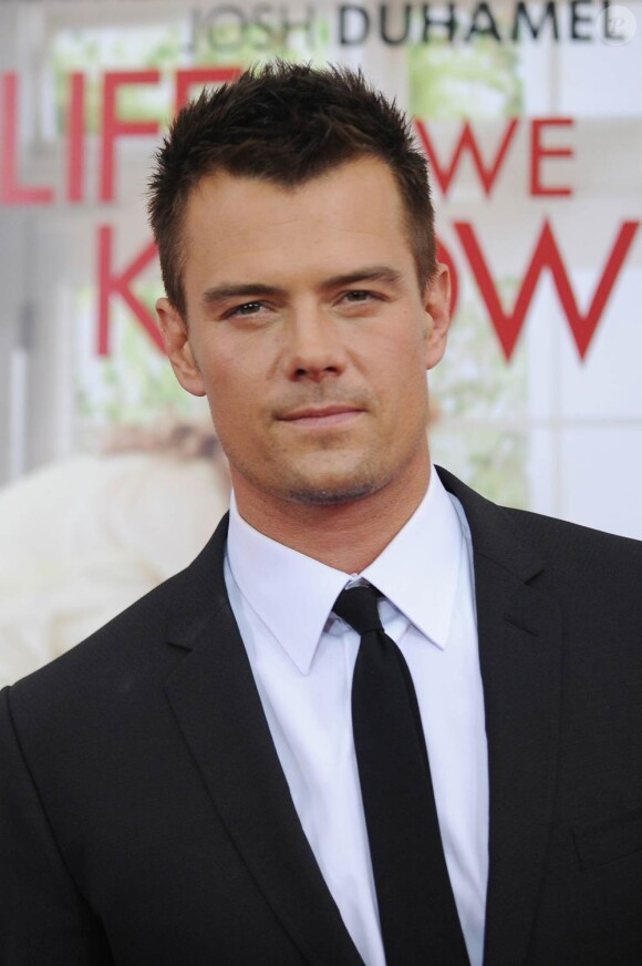 Josh Duhamel, qui sera le 8 décembre sur nos écrans à l'affiche de Bébé mode d'emploi, ne manque jamais d'élégance sur tapis rouge...