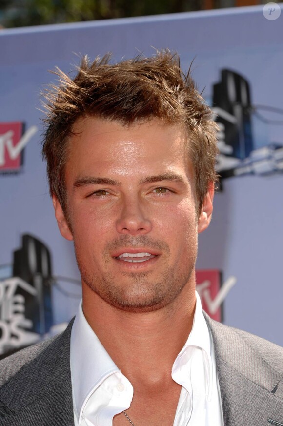 Josh Duhamel, qui sera le 8 décembre sur nos écrans à l'affiche de Bébé mode d'emploi, ne manque jamais d'élégance sur tapis rouge...