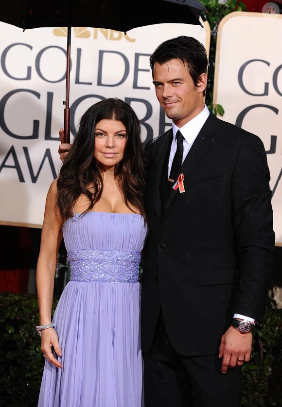 Josh Duhamel, qui sera le 8 décembre sur nos écrans à l'affiche de Bébé mode d'emploi, ne manque jamais d'élégance sur tapis rouge, ici au bras de sa femme Fergie...