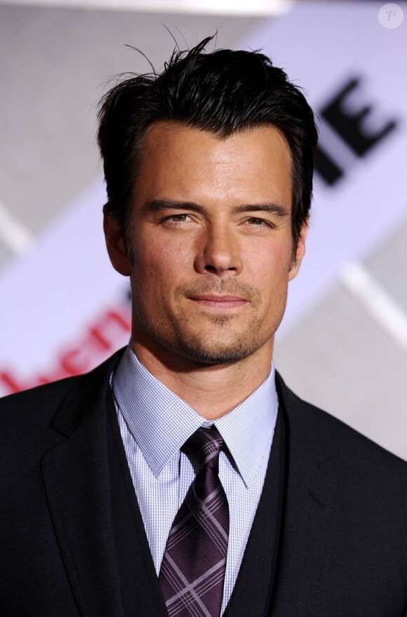 Josh Duhamel, qui sera le 8 décembre sur nos écrans à l'affiche de Bébé mode d'emploi, ne manque jamais d'élégance sur tapis rouge...