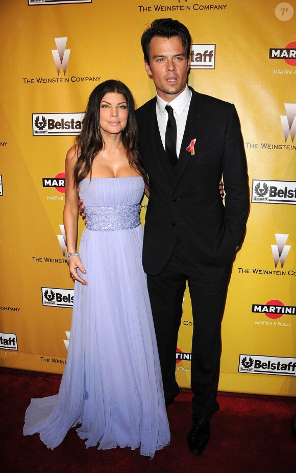 Josh Duhamel, qui sera le 8 décembre sur nos écrans à l'affiche de Bébé mode d'emploi, ne manque jamais d'élégance sur tapis rouge, ici au bras de sa femme Fergie...