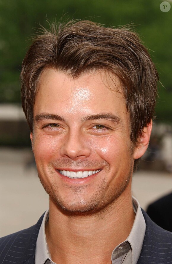 Josh Duhamel, qui sera le 8 décembre sur nos écrans à l'affiche de Bébé mode d'emploi, ne manque jamais d'élégance sur tapis rouge...