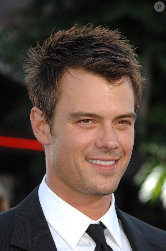 Josh Duhamel, qui sera le 8 décembre sur nos écrans à l'affiche de Bébé mode d'emploi, ne manque jamais d'élégance sur tapis rouge...