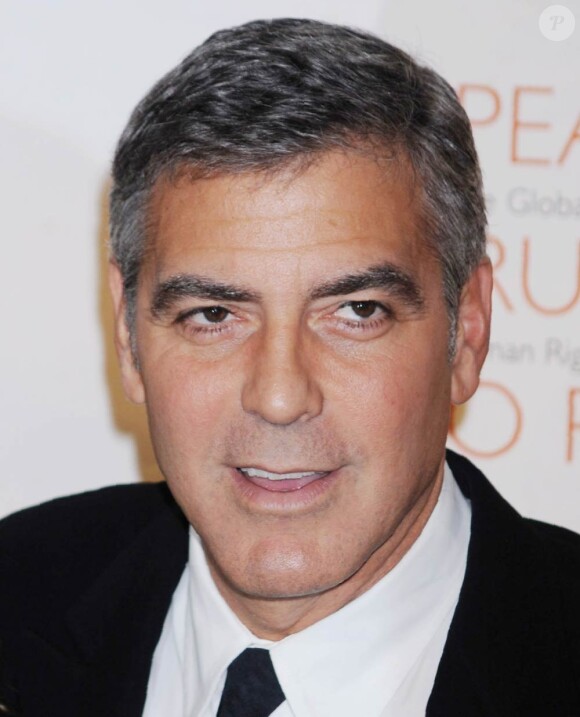 George Clooney et Elisabetta Canalis lors d'une soirée caritative à New York le 17 novembre 2010