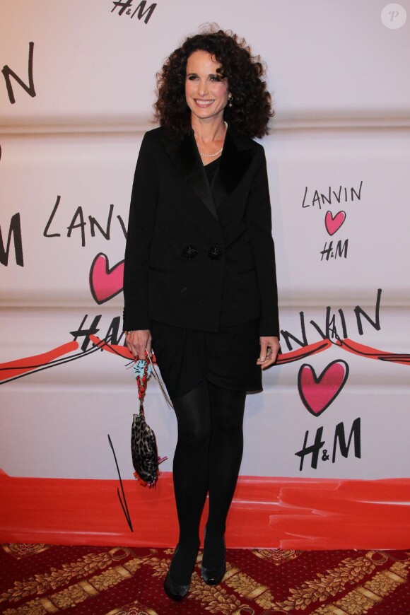 Andie MacDowell lors de la soirée Lanvin pour H&M à New York le 18 novembre 2010.