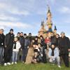 Zinedine Zidane avec les enfants de l'association ELA à Disneyland Paris, le 20 novembre 2010. Ici avec Grégoire, François Berléand, Stéphane Diagana, Sophie Thalmann et Guy Alba, président du conseil d'administration d'ELA