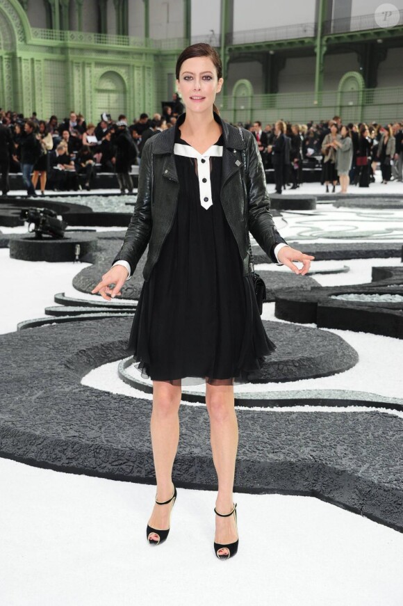 Anna Mouglalis au défilé Chanel printemps été 2011, le 5 octobre 2010.