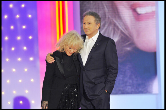 Petula Clark et Michel Drucker durant l'enregistrement de l'émission Vivement Dimanche, diffusée le 28 novembre 2010 sur France 2.