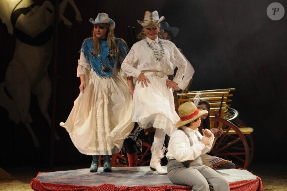 Jeane Manson et sa fille Marianne au cirque Bouglione, le 27 novembre 2010.