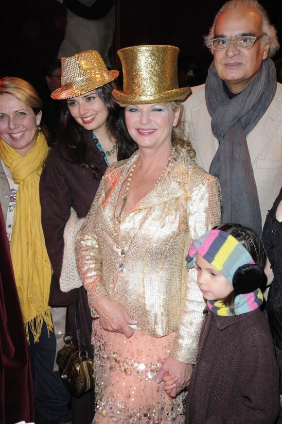 Jeane Manson, sa fille Shirel et André Djaoui (père de Shirel) au cirque Bouglione, le 27 novembre 2010.