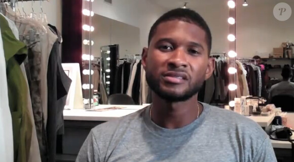 Usher pour la campagne Digital Death, en faveur de la lutte contre le sida, le 1er décembre 2010