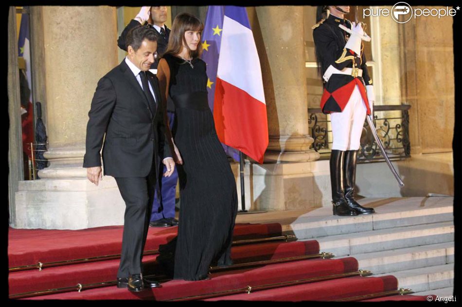 Carla Bruni et Nicolas Sarkozy, perron de l&#039;Elysée, le 4 novembre 2010