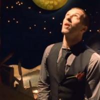 Regardez Coldplay et Chris Martin chanter les lumières de Nöel...
