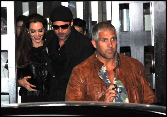 Angelina Jolie et Brad Pitt ont dîné chez Guy Savoy, dans le 17e à Paris, le 2 décembre 2010