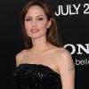Angelina Jolie a chosi une robe Emporio Armani pour la première de Salt, le 19 juillet 2010.