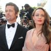 Angelina Jolie porte une robe Versace au festival de Cannes en 2008.
