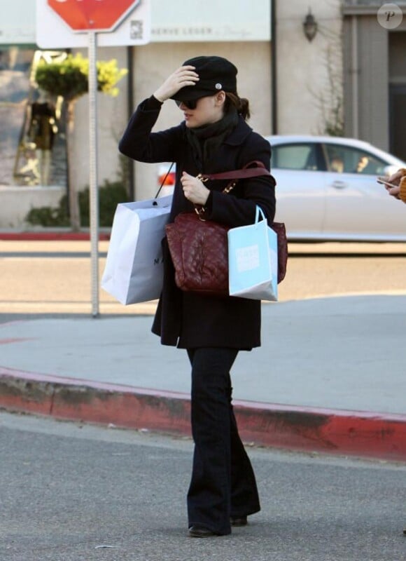 Winona Ryder et des amis en séance shopping, à Los Angeles, en novembre 2010.