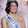 Laury Thilleman, Miss France 2011, a finalement pu assister aux funérailles de sa grand-mère