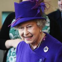 La reine Elizabeth II menacée de décapitation : qui ose se payer sa tête ?!