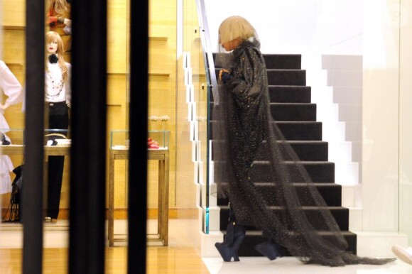 Lady Gaga fait du shopping à Milan, le 3 décembre 2010