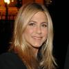Jennifer Aniston lors du dîner célébrant les 75 ans de l'acquisition de Château Haut-Brion par Clarence Dillon le 8 décembre 2010 à Los Angeles, en compagnie du prince Robert de Luxembourg
