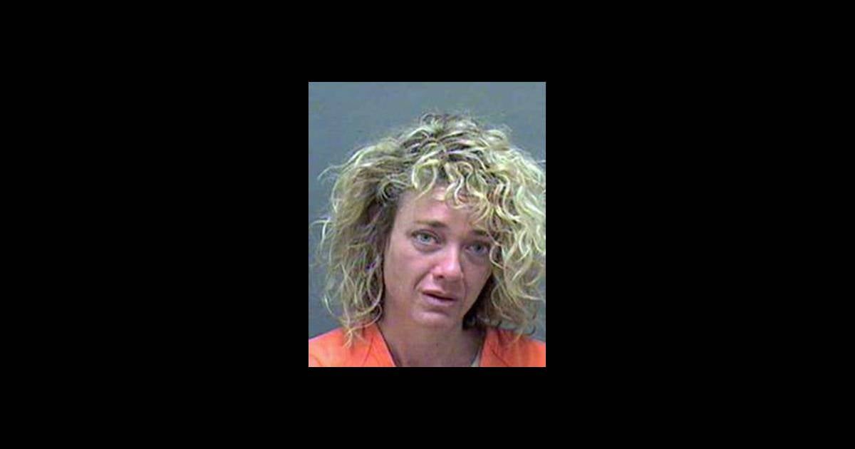 Mugshot de Lisa Robin Kelly, lors de son arrestation du lundi 20