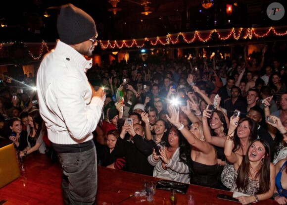Usher en plein concert à Boston, le 21 décembre 2010