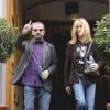Ringo Starr et son épouse Barbara Bach sortant des studios Abbey Road, mai 2005