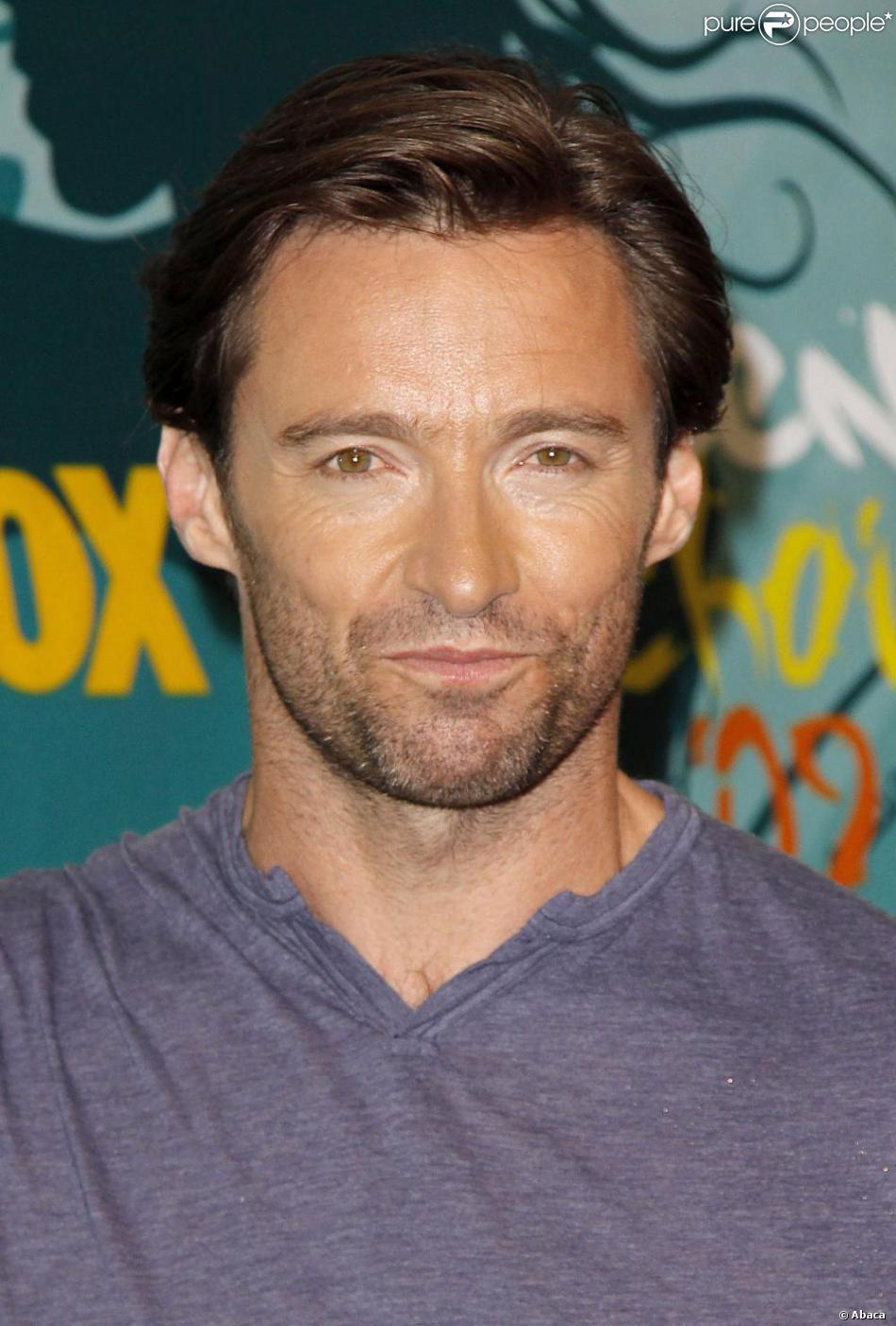 Hugh Jackman Alias Mathieu Notre Grand Brun Aux Yeux Verts Et Au Sourire De Tombeur Vous Envoie Plein D Ondes Positives Pour Que L Annee Soit Encore Plus Belle Purepeople