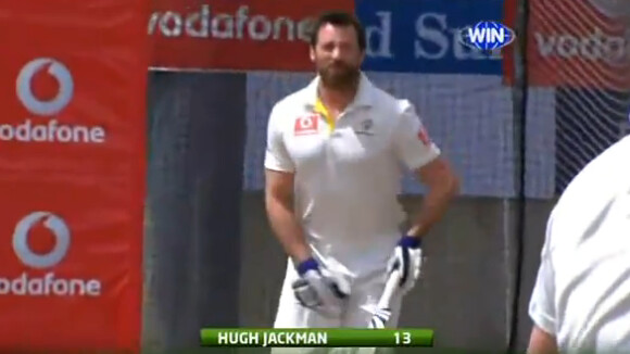 Hugh Jackman à nouveau ridiculisé... en voulant jouer au cricket !